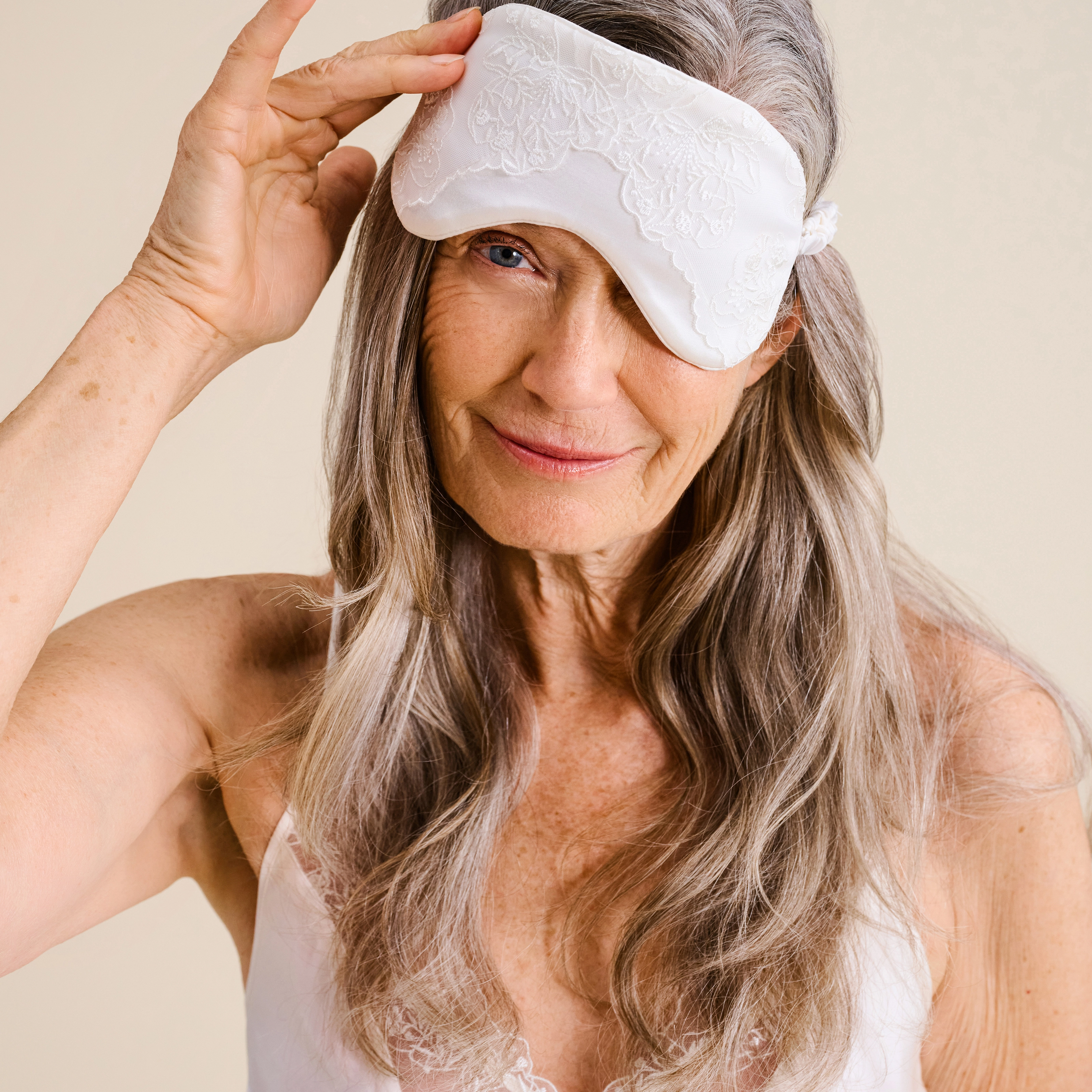 Adela Schlaf-Maske in weiss