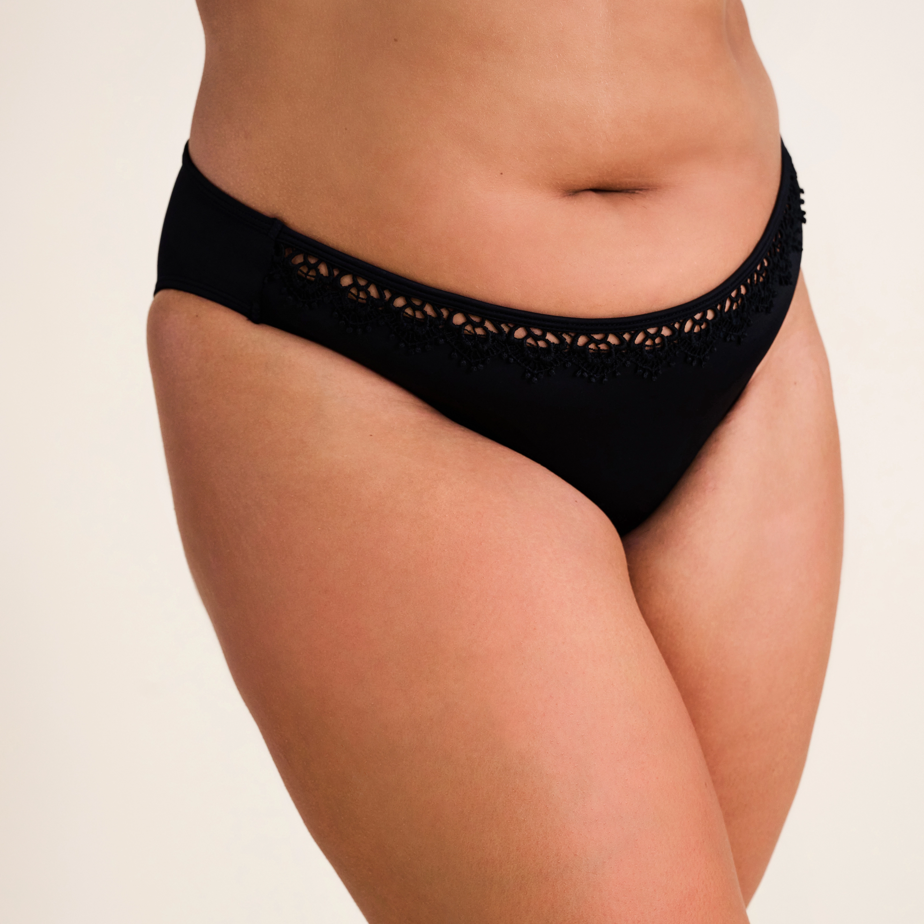 Alina Bikini Regular Slip in schwarz