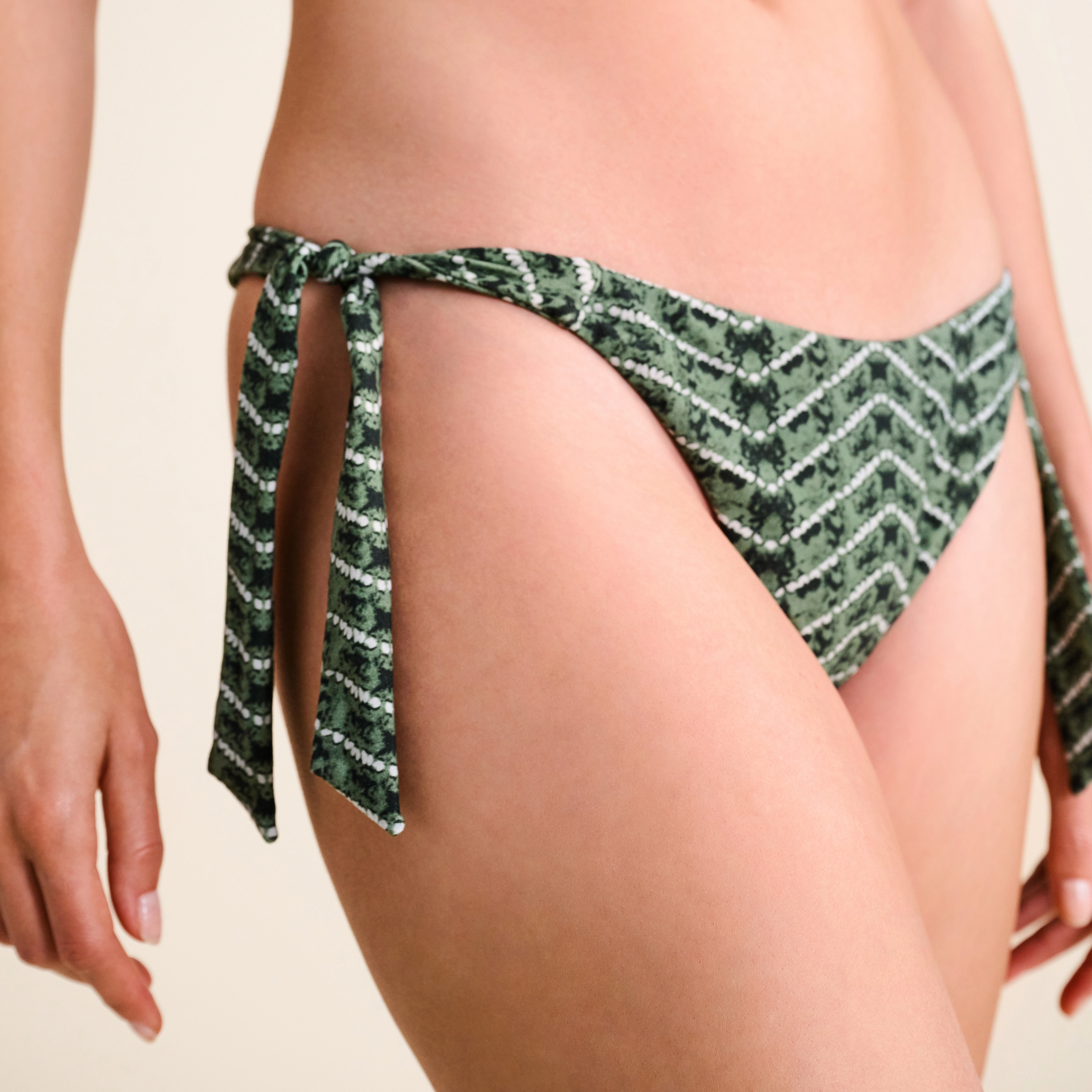 Adriana Bikini Brazilian Slip in grün