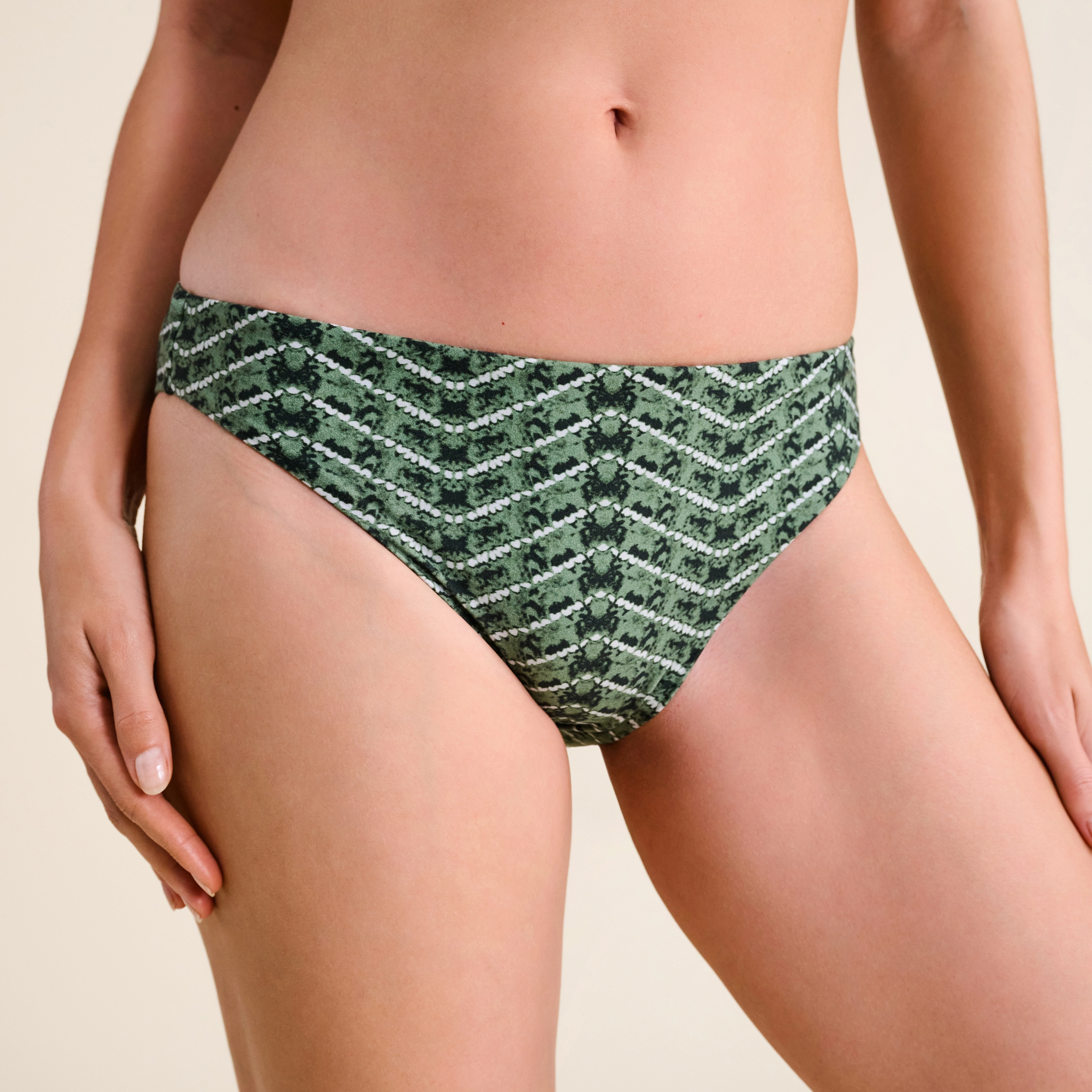 Adriana Bikini Regular Slip in grün