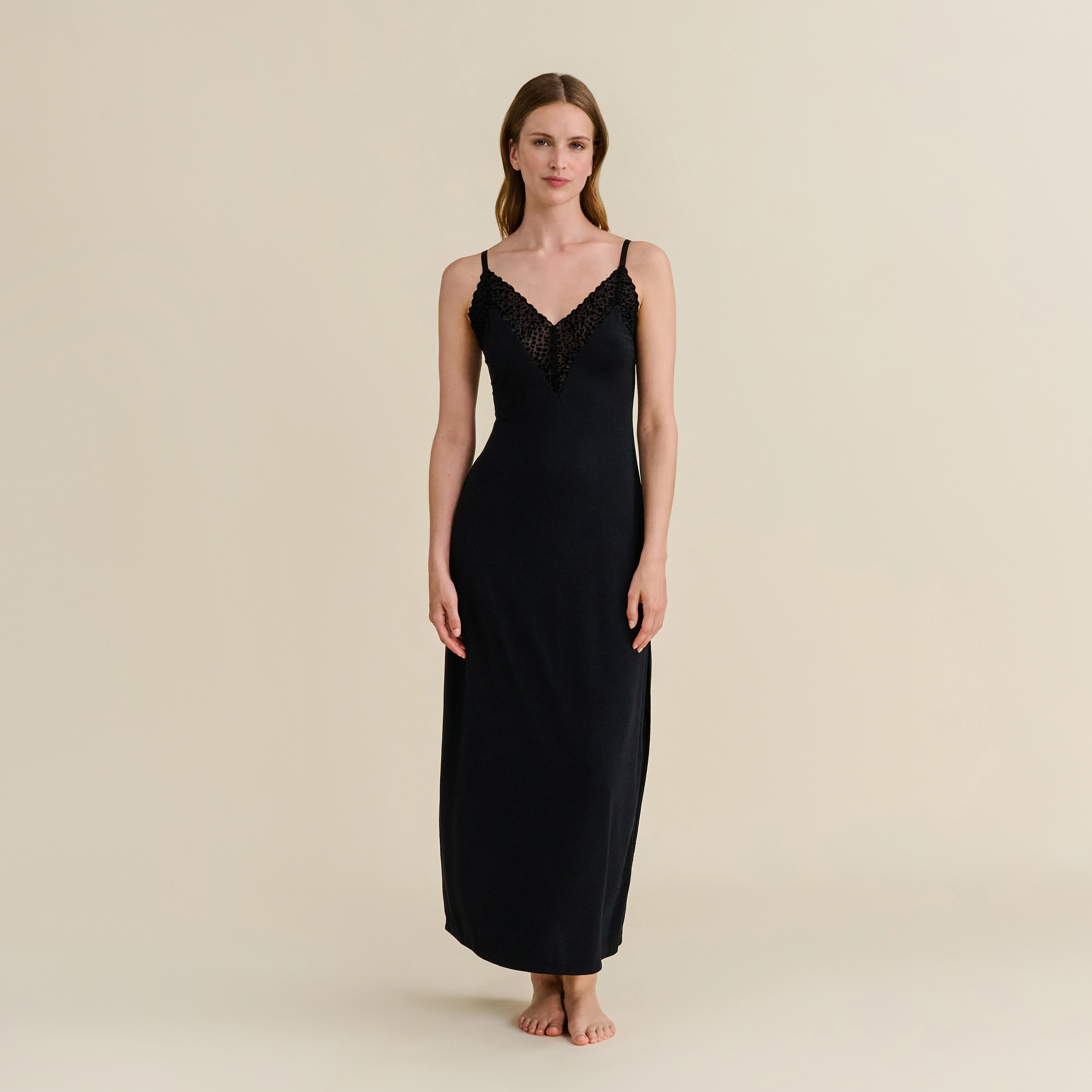 Brienda Nachthemd lang in schwarz