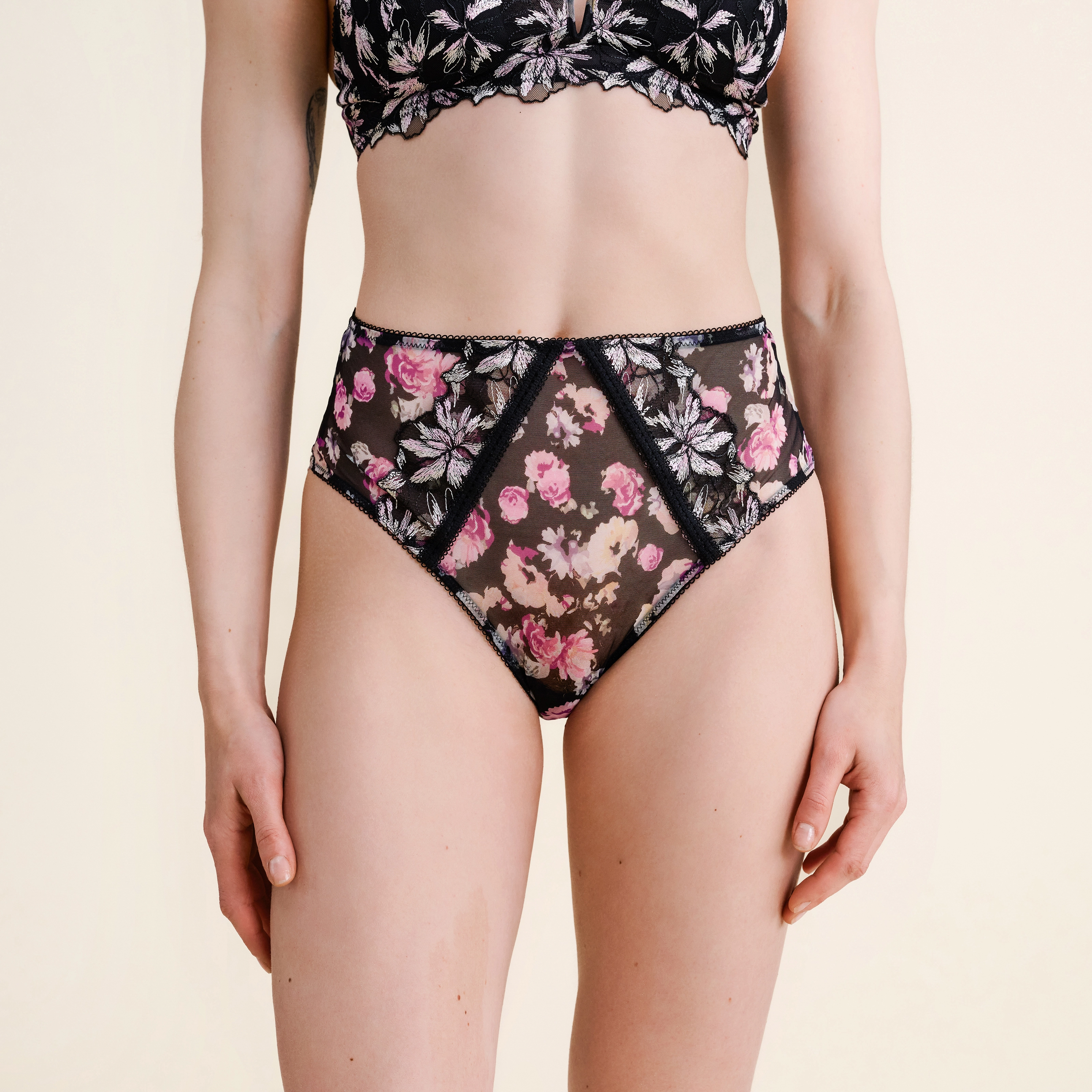 Blossom Slip in schwarz