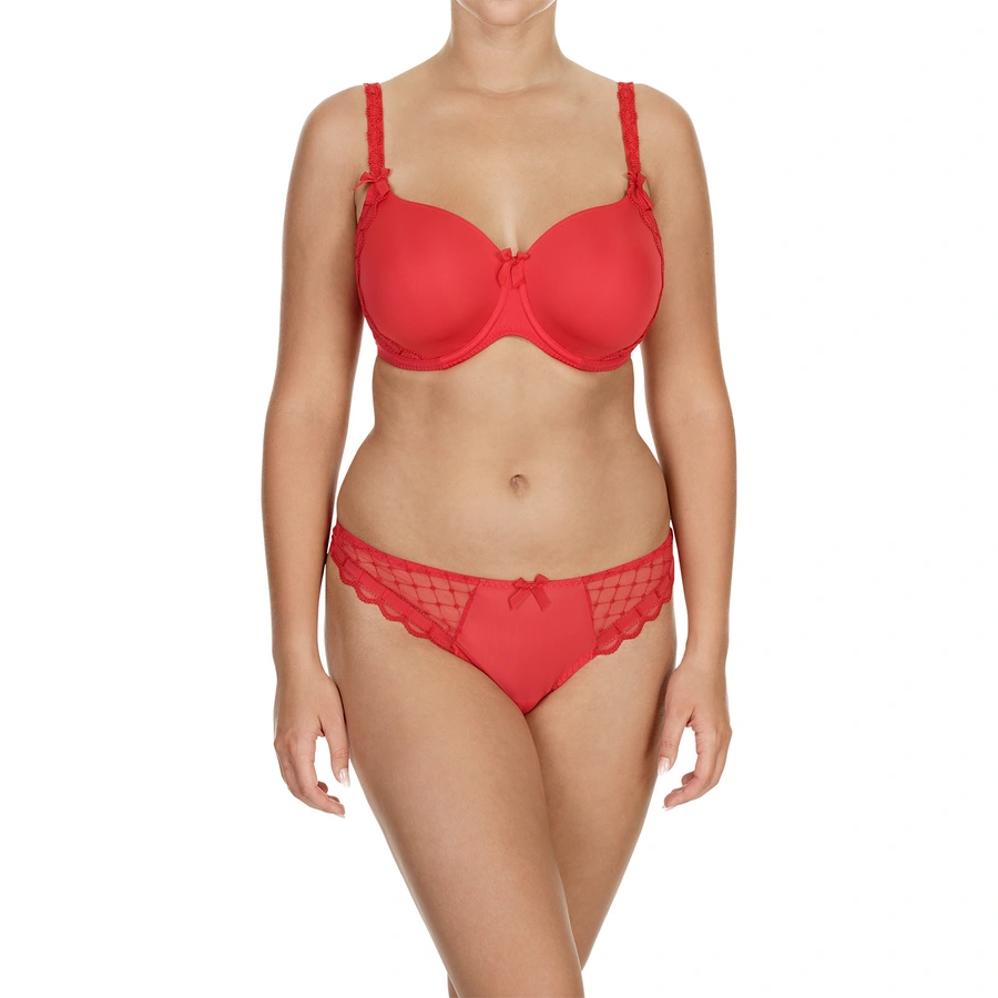 A La Folie, Rouge, large