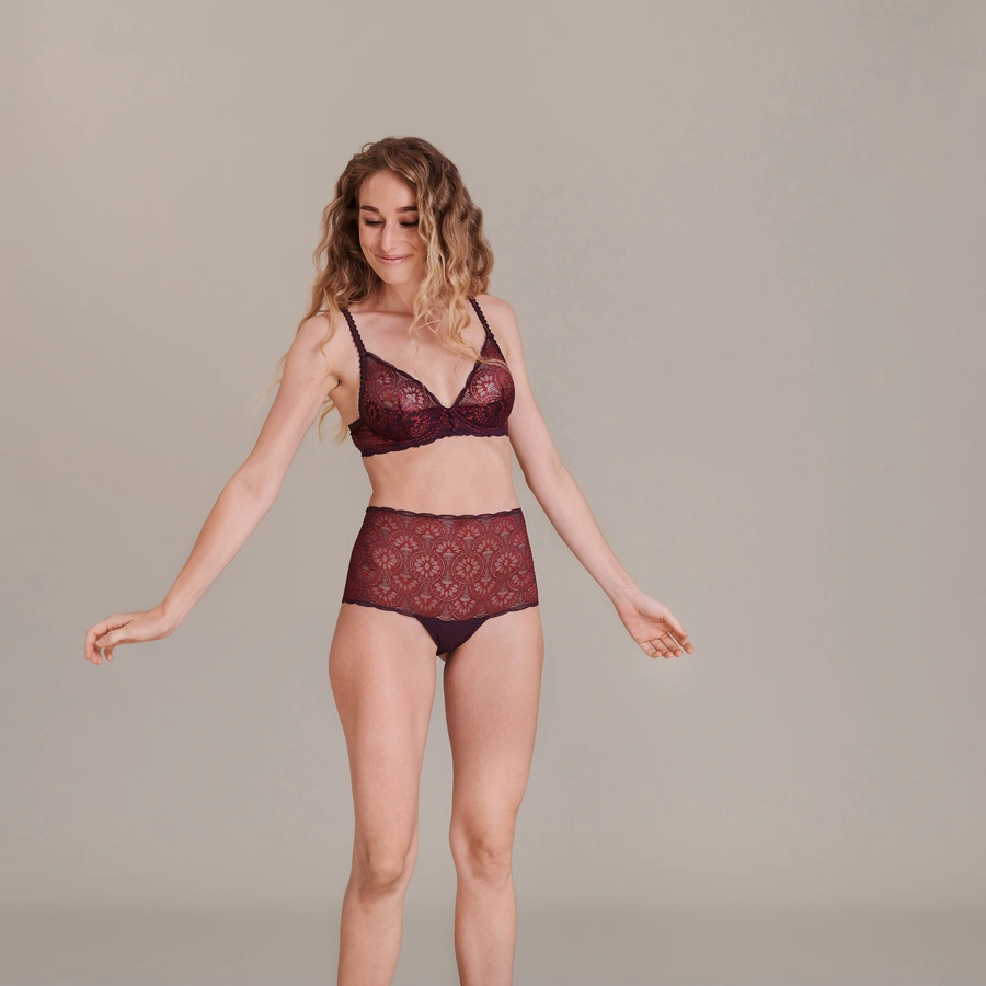 Lya, Viola, large