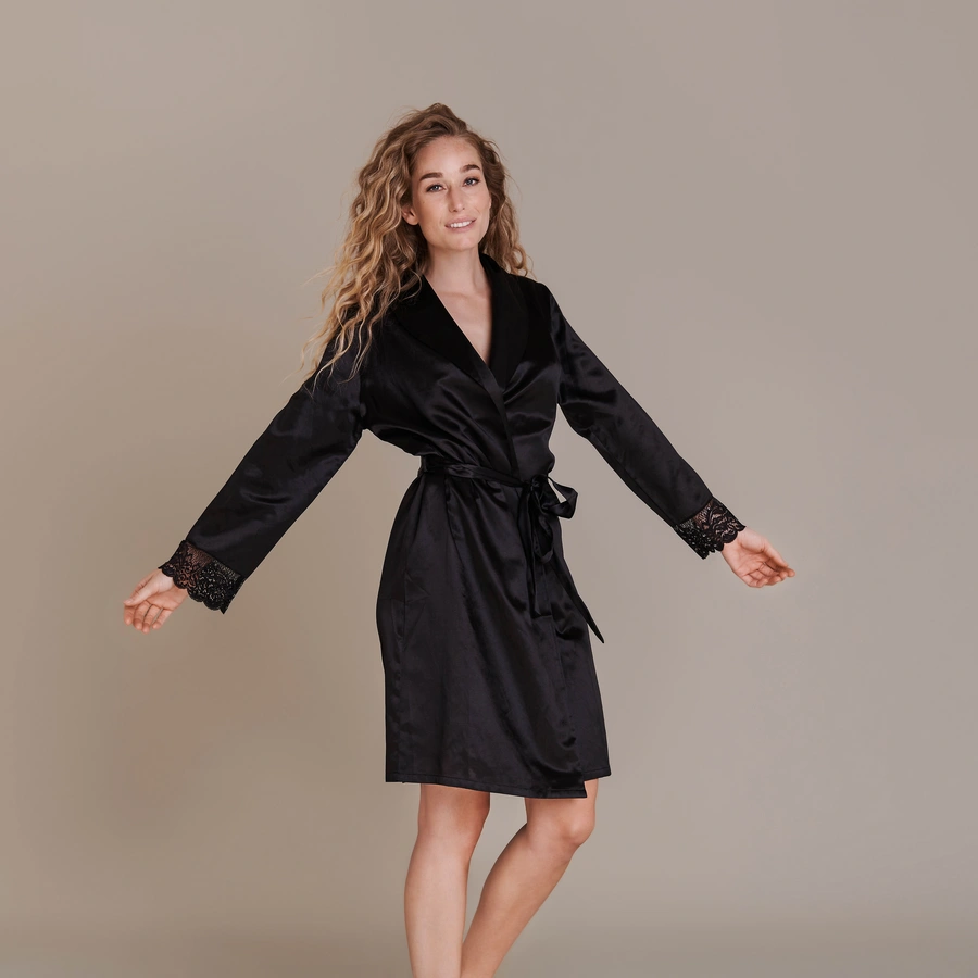 Lydia, Noir, large