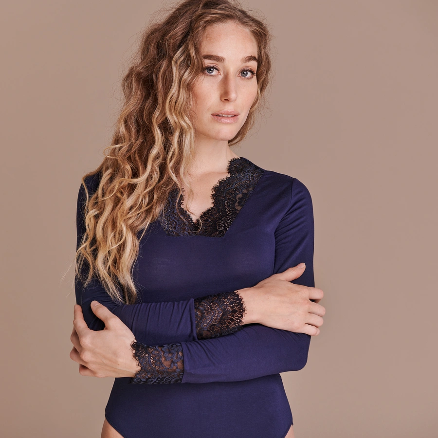 Lexa, Blu scuro, large