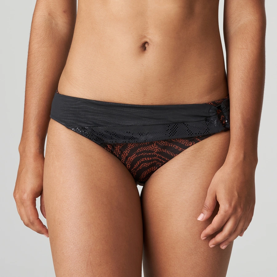 Issambres, Schwarz, large