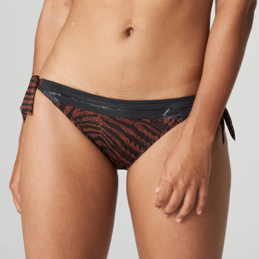 Issambres, Schwarz, large