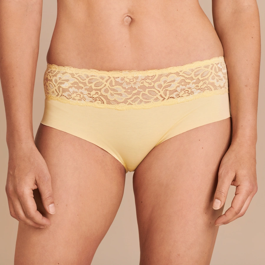 Cozy Beauty, Giallo, large
