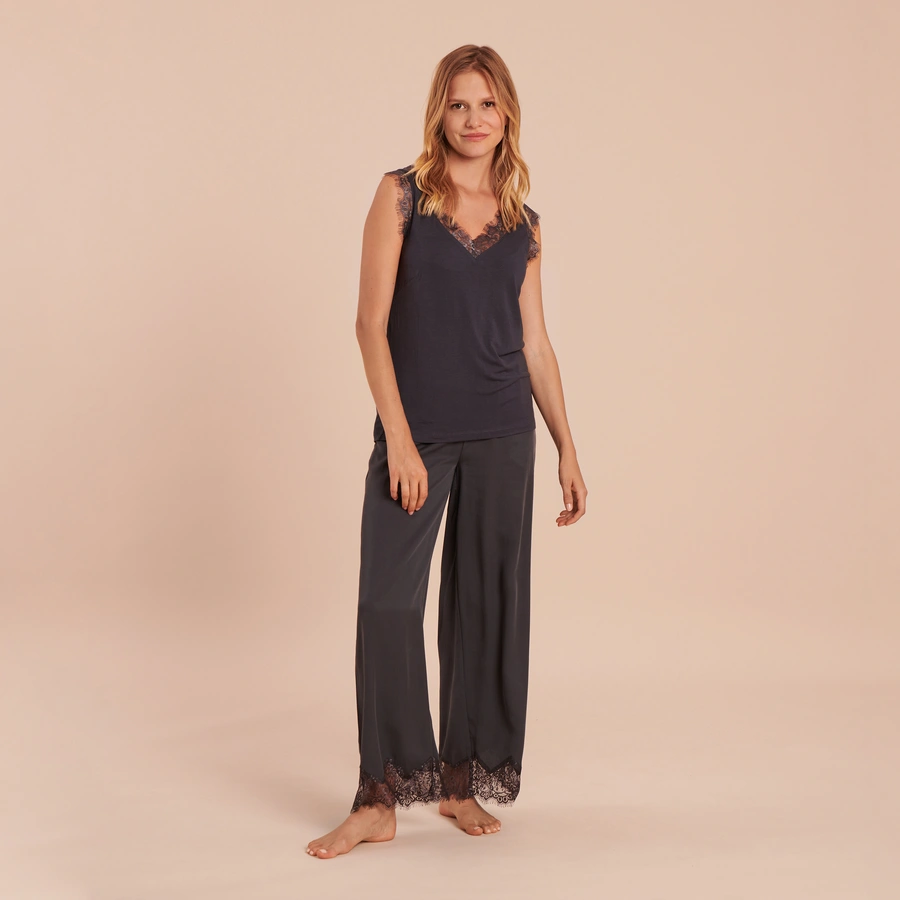 Naja, Anthracite, large