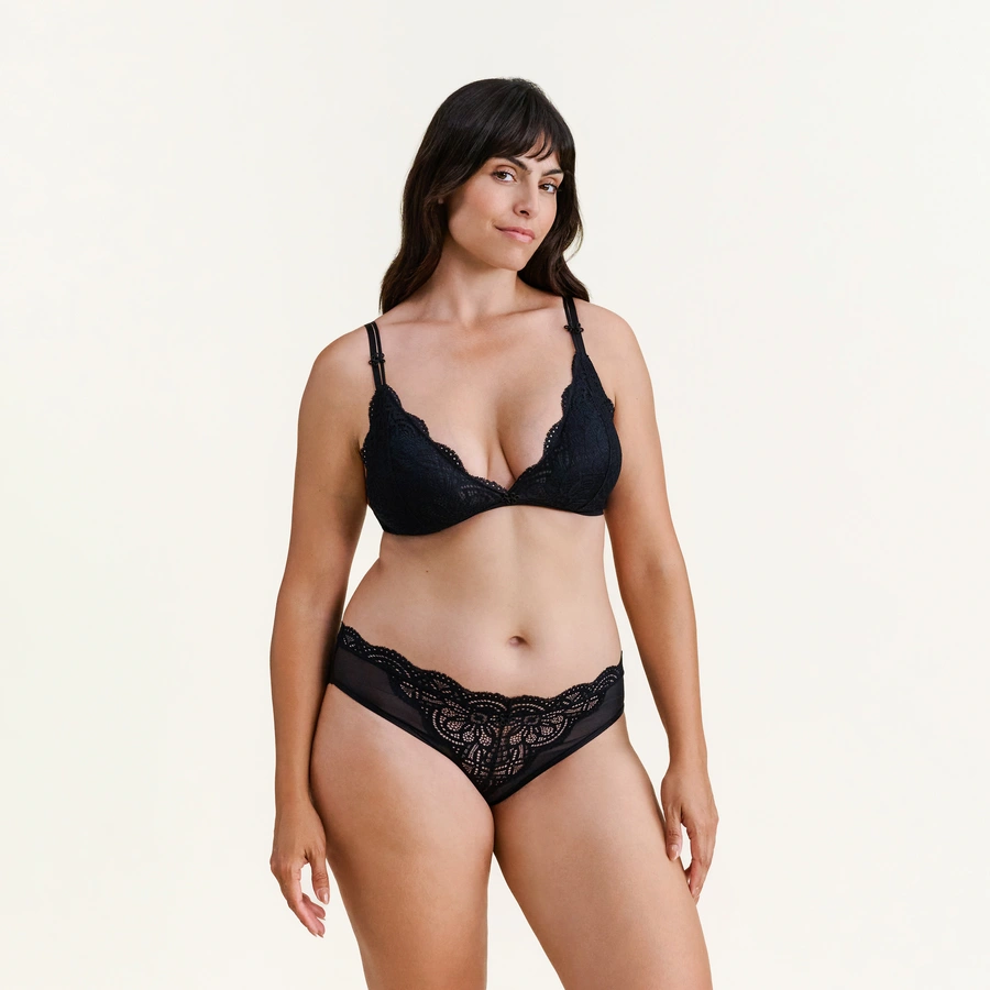 Behati, Schwarz, large