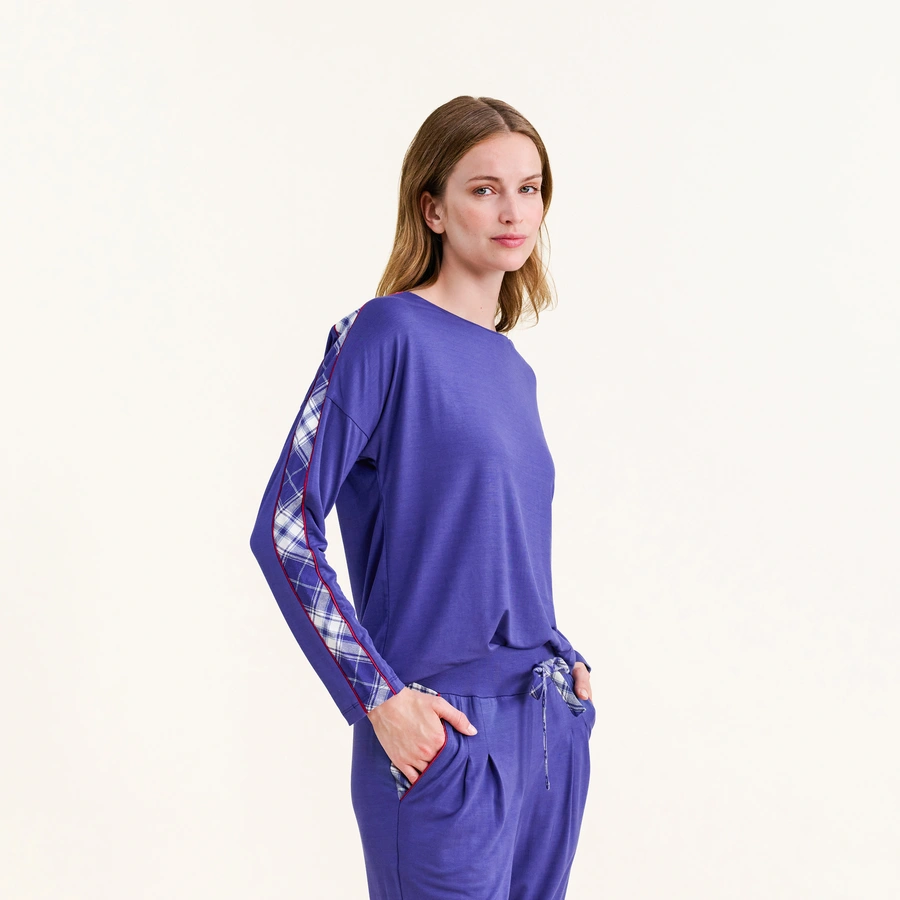 Bernetta, Bleu, large