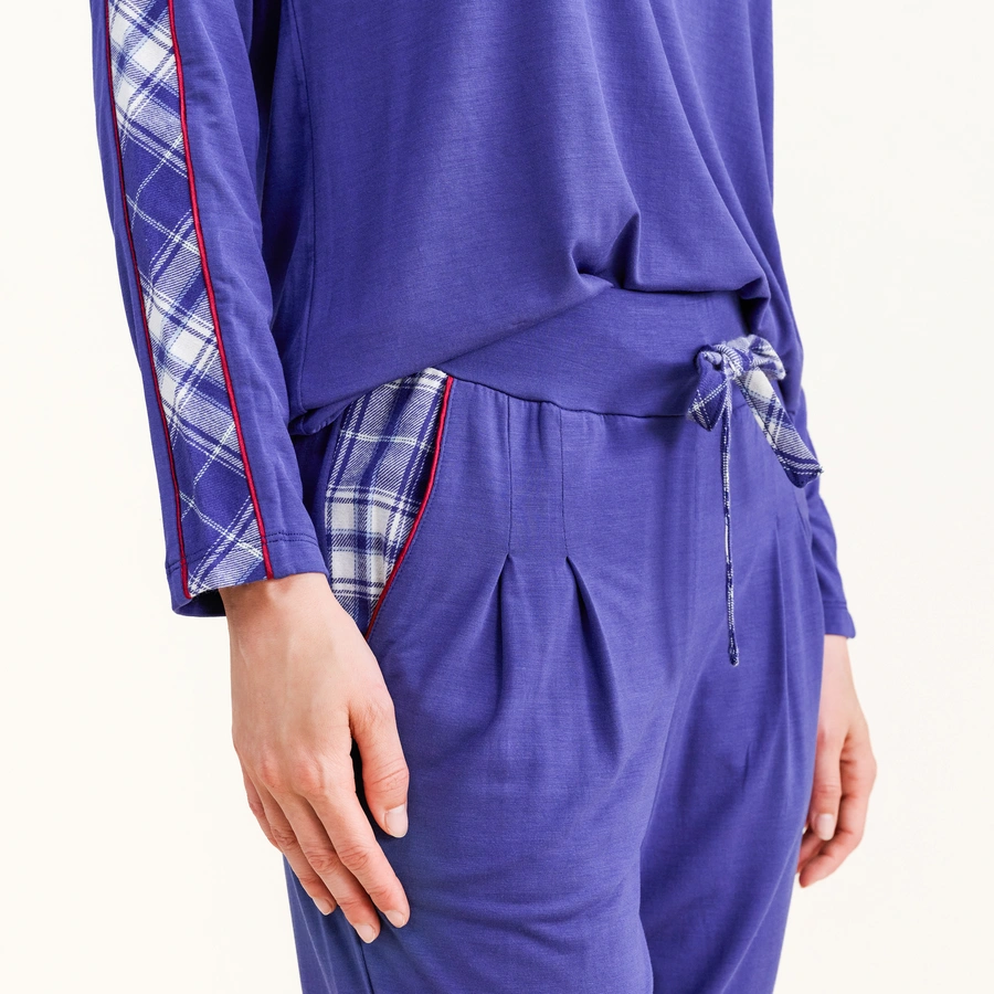 Bernetta, Bleu, large