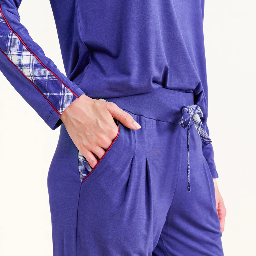 Bernetta, Bleu, large