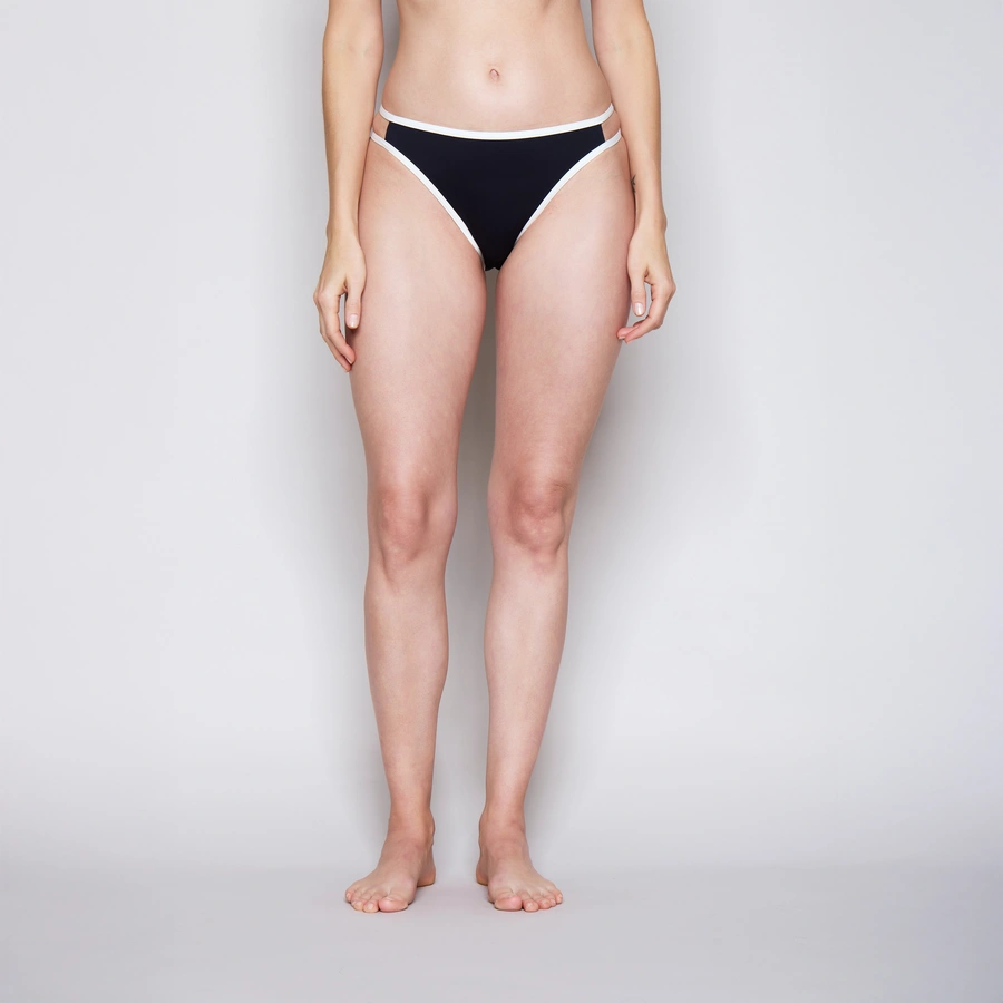 Blanca Beach, Noir, large