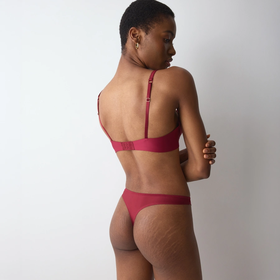 Love in Lace, Rot, large