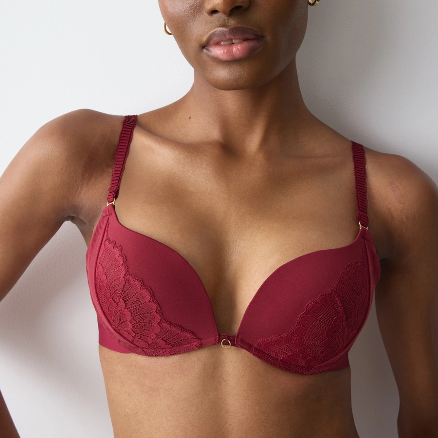 Love in Lace, Rot, large