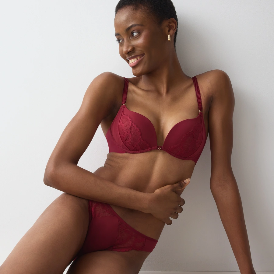 Love in Lace, Rot, large